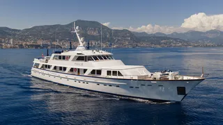 OKSANCHIK yacht for charter (Sunseeker, 34.52m, 2013)